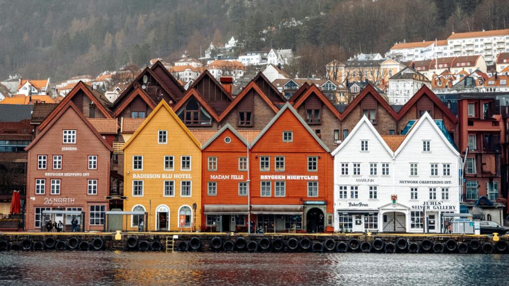 Bryggen i Bergen, illustrasjon for artikkel om daglig leder, Beveg Bergen.